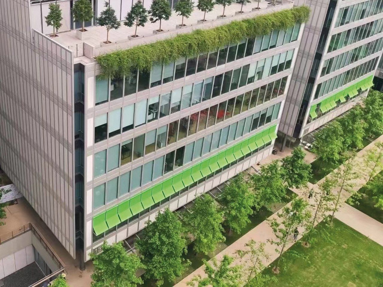 Моторизованный навес с боковыми направляющими RESSTENDE фасадные шторы ARCH-00081912 - Вид №4