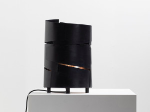 Стальная настольная лампа