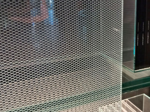 Прозрачное стекло, выгравированное с одной стороны, с текстурой