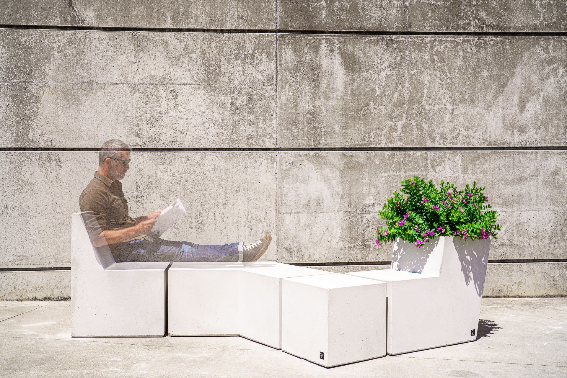 Бетонная скамейка со встроенным плантатором SIT форма ARCH-00022083 - Вид №4