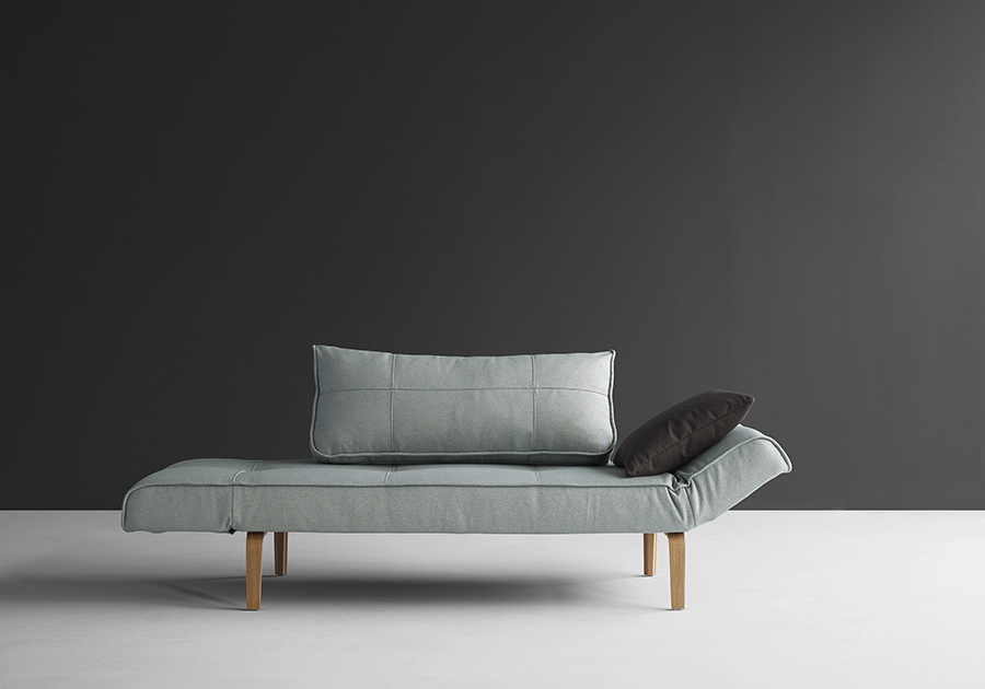 Кушетка Zeal с подушкой и ножками Bow из лакированного дуба, светло-голубая Innovation Living ZEAL552 - Вид №2
