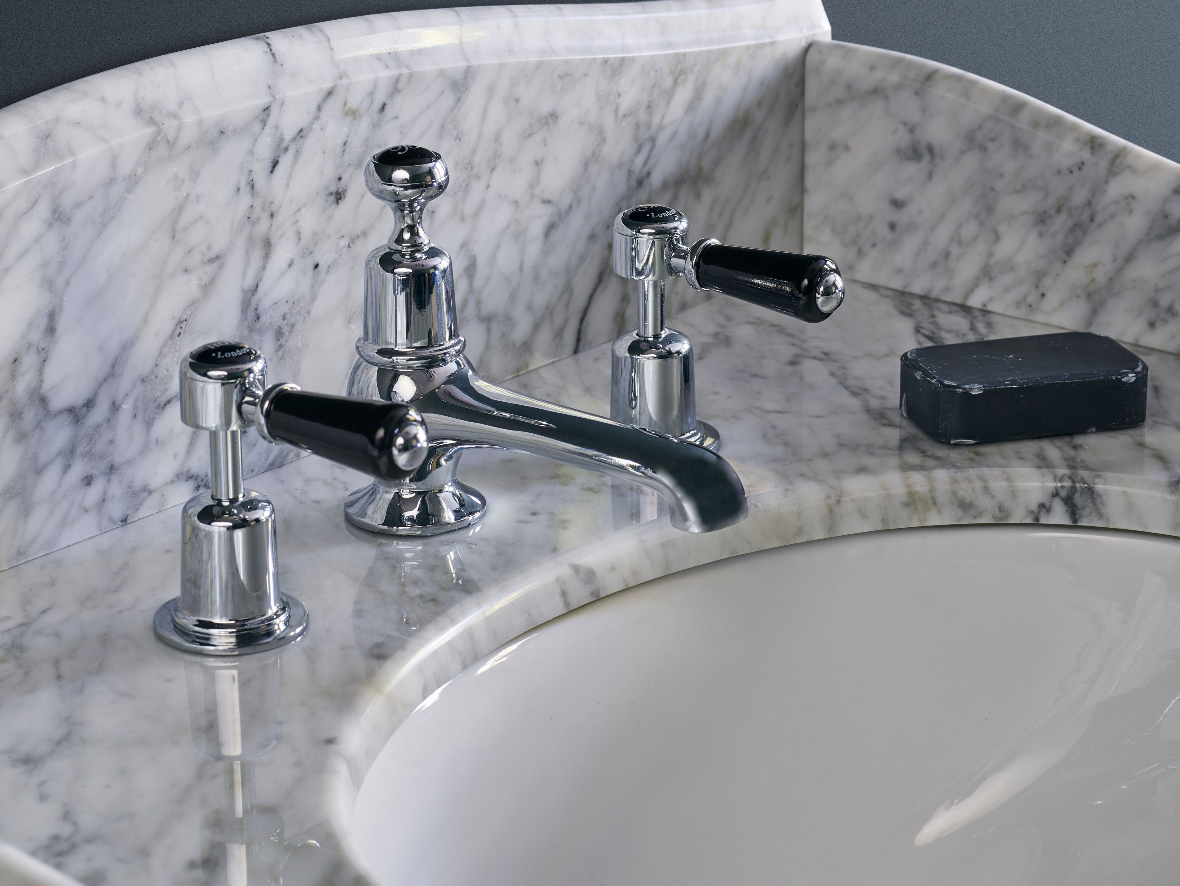 Смеситель для раковины с 3 отверстиями Burlington KENSINGTON ARCH-00150125