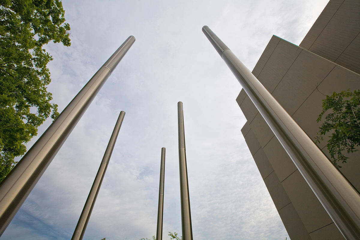 FSRT253 Световая колонна пешеходного освещения  Forms-surfaces 