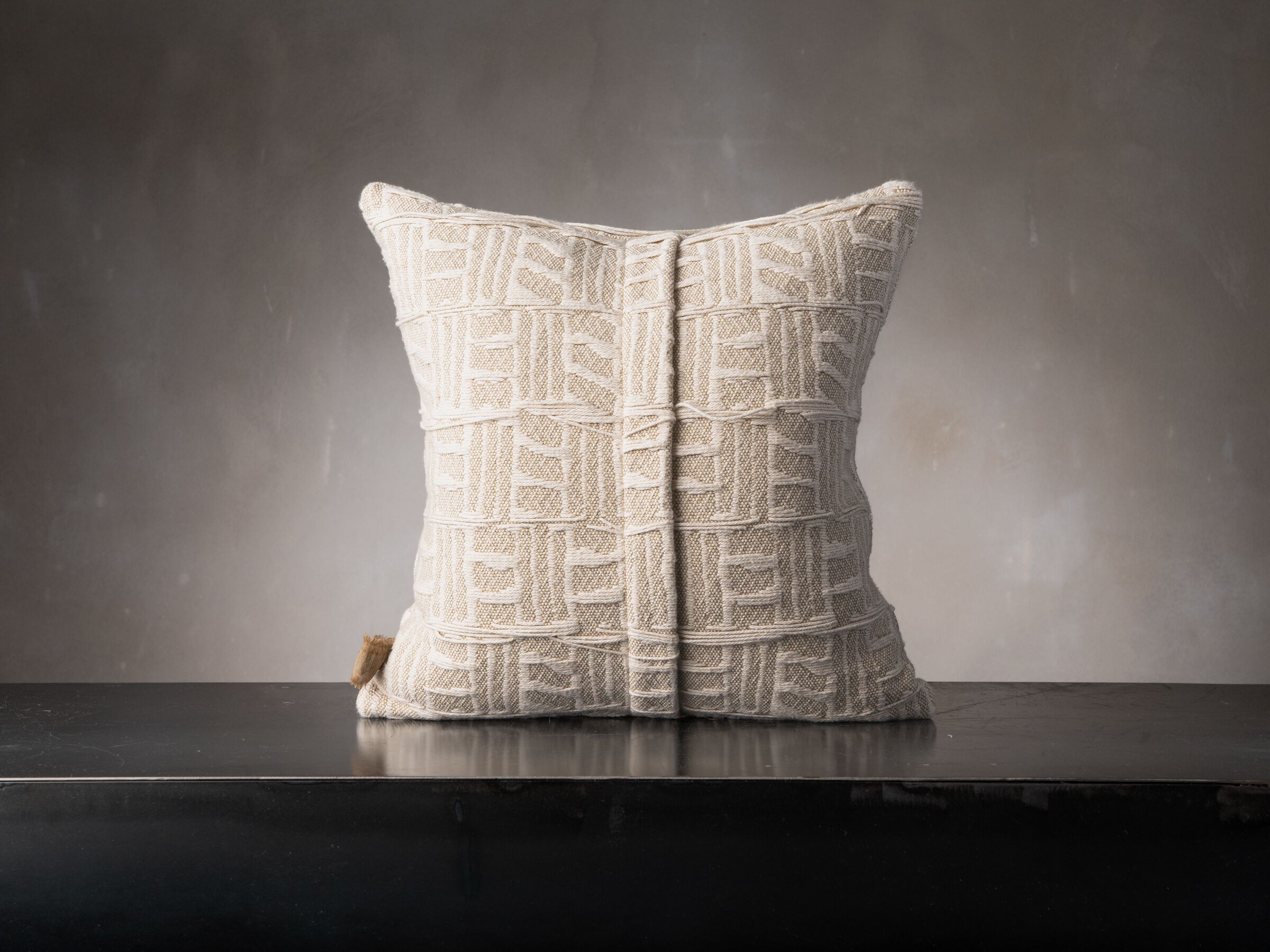 Квадратная подушка из хлопка The House of Lyria MABERTO ARCH-00104586 - Вид №1