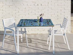 Квадратный стол из фаянса и нержавеющей стали