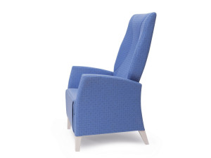 Кресло с высокой спинкой