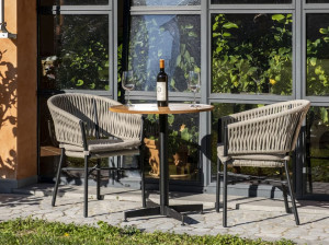 Круглый садовый стол