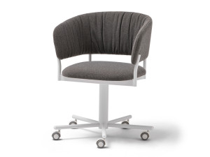 Мягкий тканевый стул с колесами