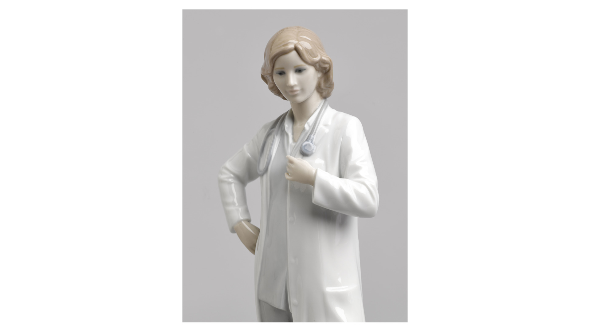 10669030 LLADRO Фигурка Lladro "Доктор (женщина)" 14х31см Фарфор Lladró  - Вид №4