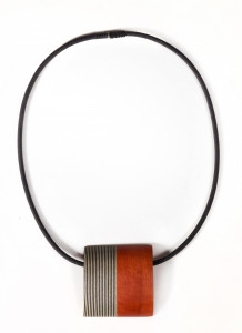 LR33 Колье-кулон, клен, эбеновое дерево Larondelle