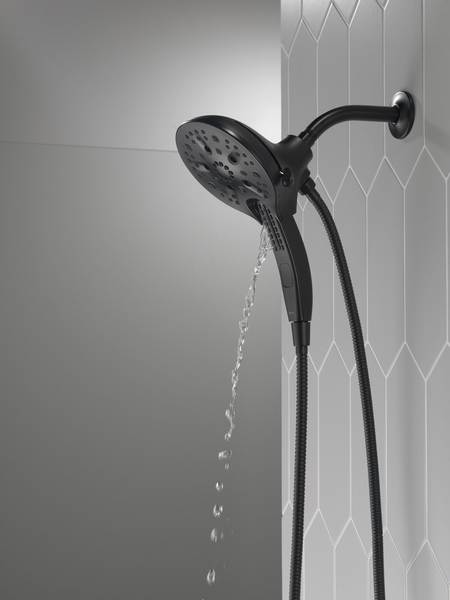 58620-BL-PK In2ition® H2Okinetic® Душ два в одном с 5 настройками Delta Faucet Universal Showering Матовый черный  - Вид №16
