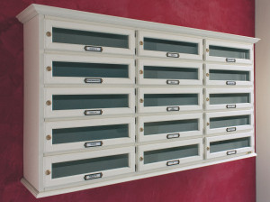 Деревянный почтовый ящик