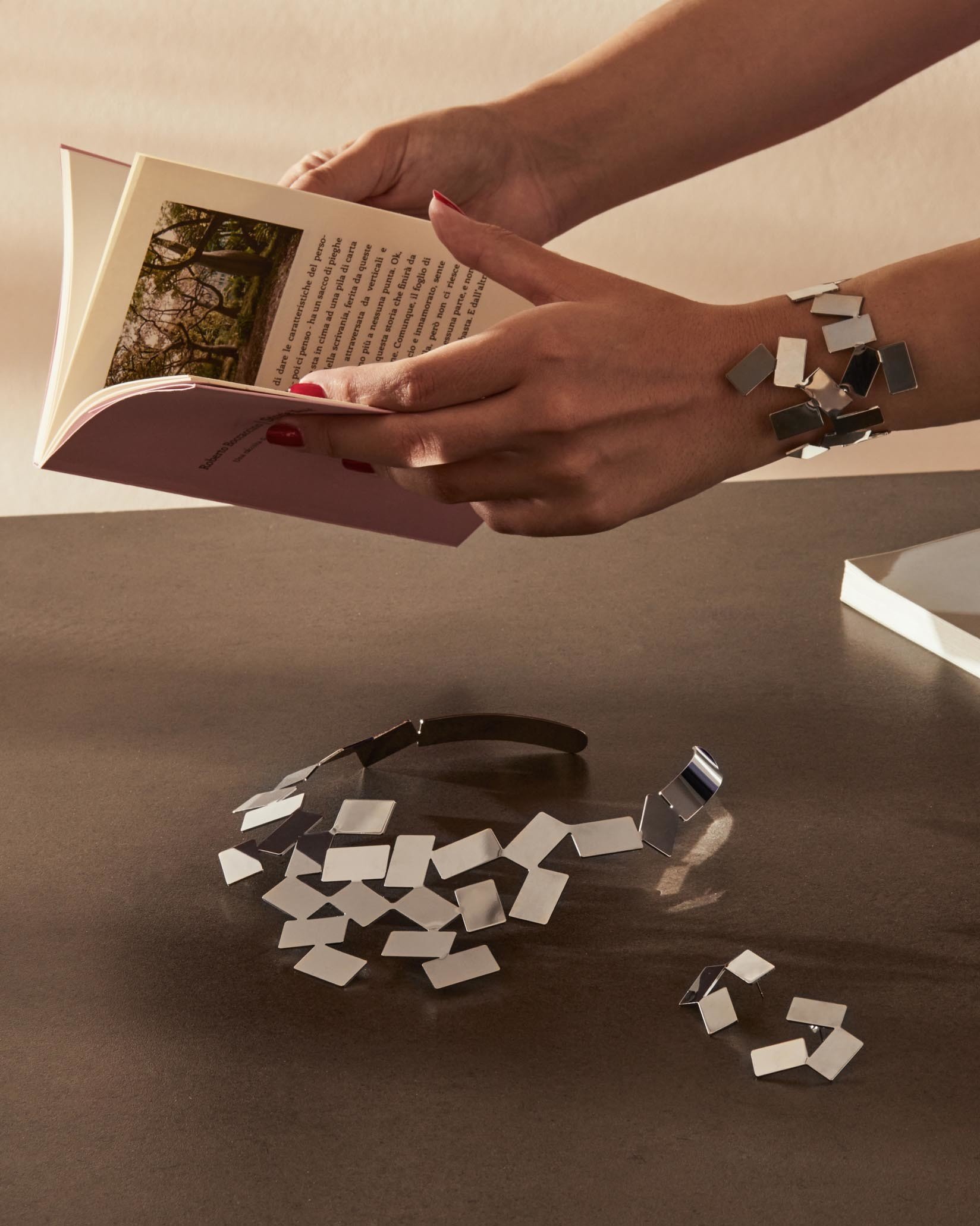 Колье Alessi Fiato на шее MT11 - Вид №1