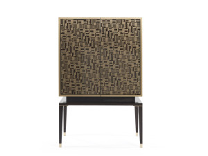 Эвкалиптовый шкаф с распашными дверцами