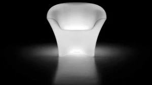 Plust Кресло из яркого полиэтилена с подлокотниками Ohla