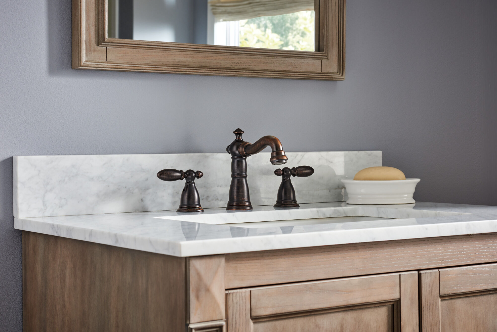 35955-RB-DST Смеситель для ванной комнаты с двумя ручками Delta Faucet Victorian Венецианская бронза - Вид №4