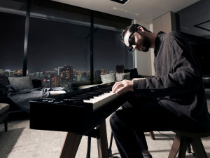 Черное цифровое пианино