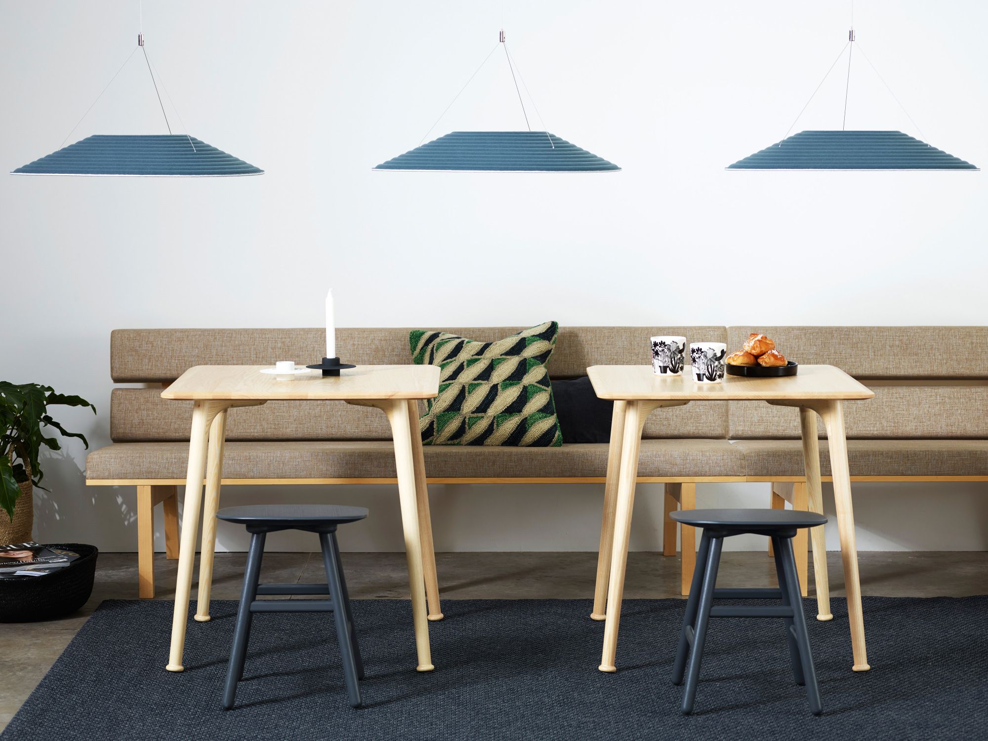 Квадратный стол из массива дерева Karl Andersson Bat ARCH-00056931 - Вид №1