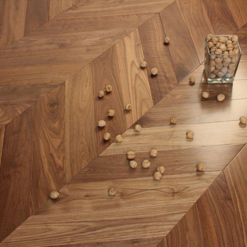 Паркет Ёлка Marco Ferutti Louvre Американский 15*90*485мм Орех Европейский (Грецкий) Любая на выбор (Гладкая) 485х90 мм 2600700105 - Вид №2