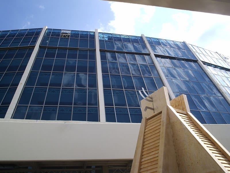 Поликарбонатный лист с солнечным управлением Polyvantis твердый лист LEXAN™ ARCH-00003536 - Вид №3