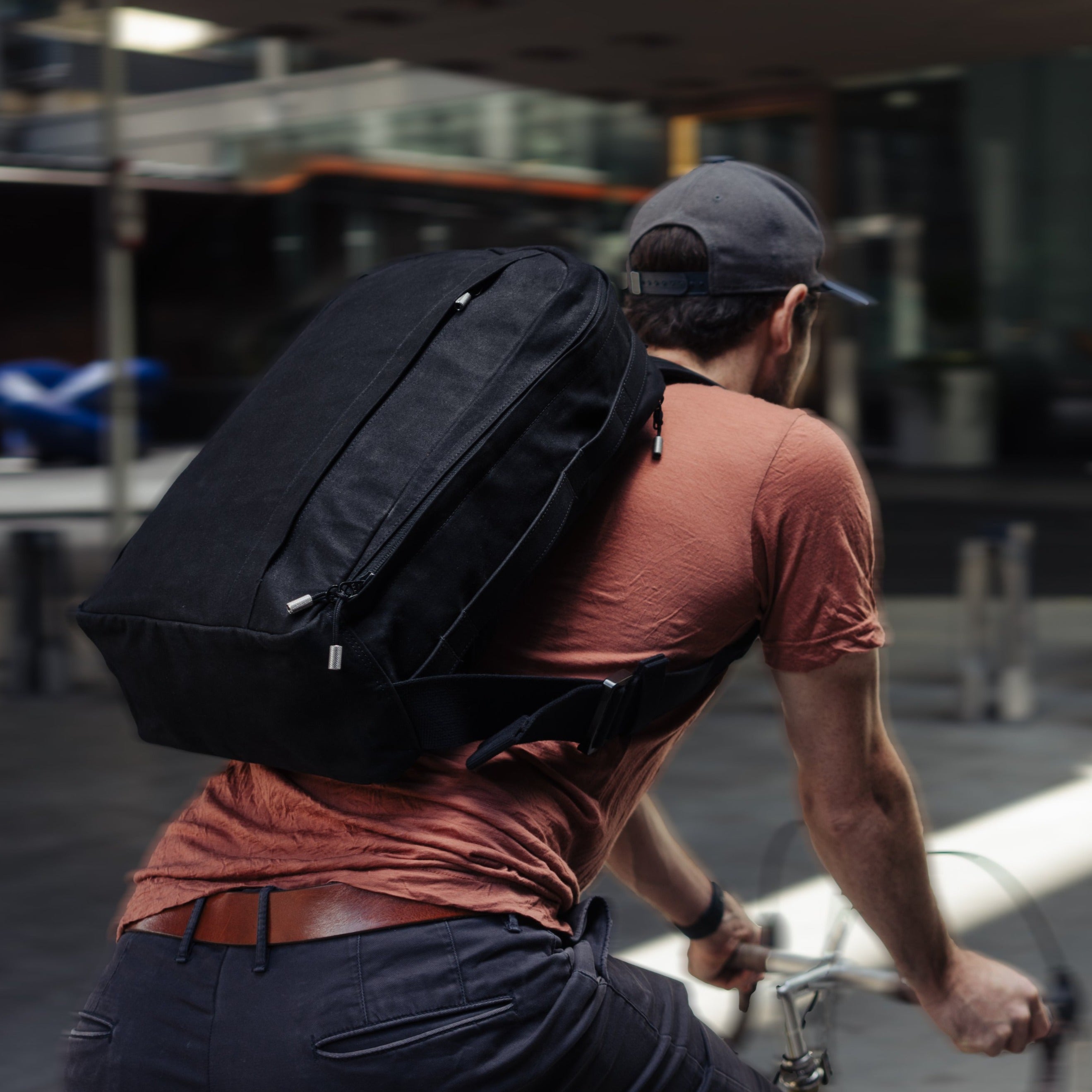 W301BLA-CHA-BRA Everyday Pack 21L - Древесный уголь / Латунь Wingback  - Вид №24