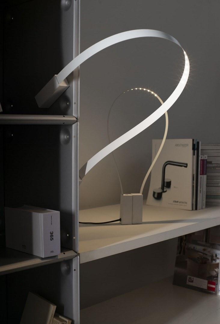 Martinelli Luce Гибкая настольная лампа из алюминия и смолы  823  - Вид №3