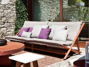 Садовый диван из красного дерева и ткани