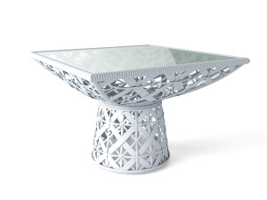 Садовый столик из смолы