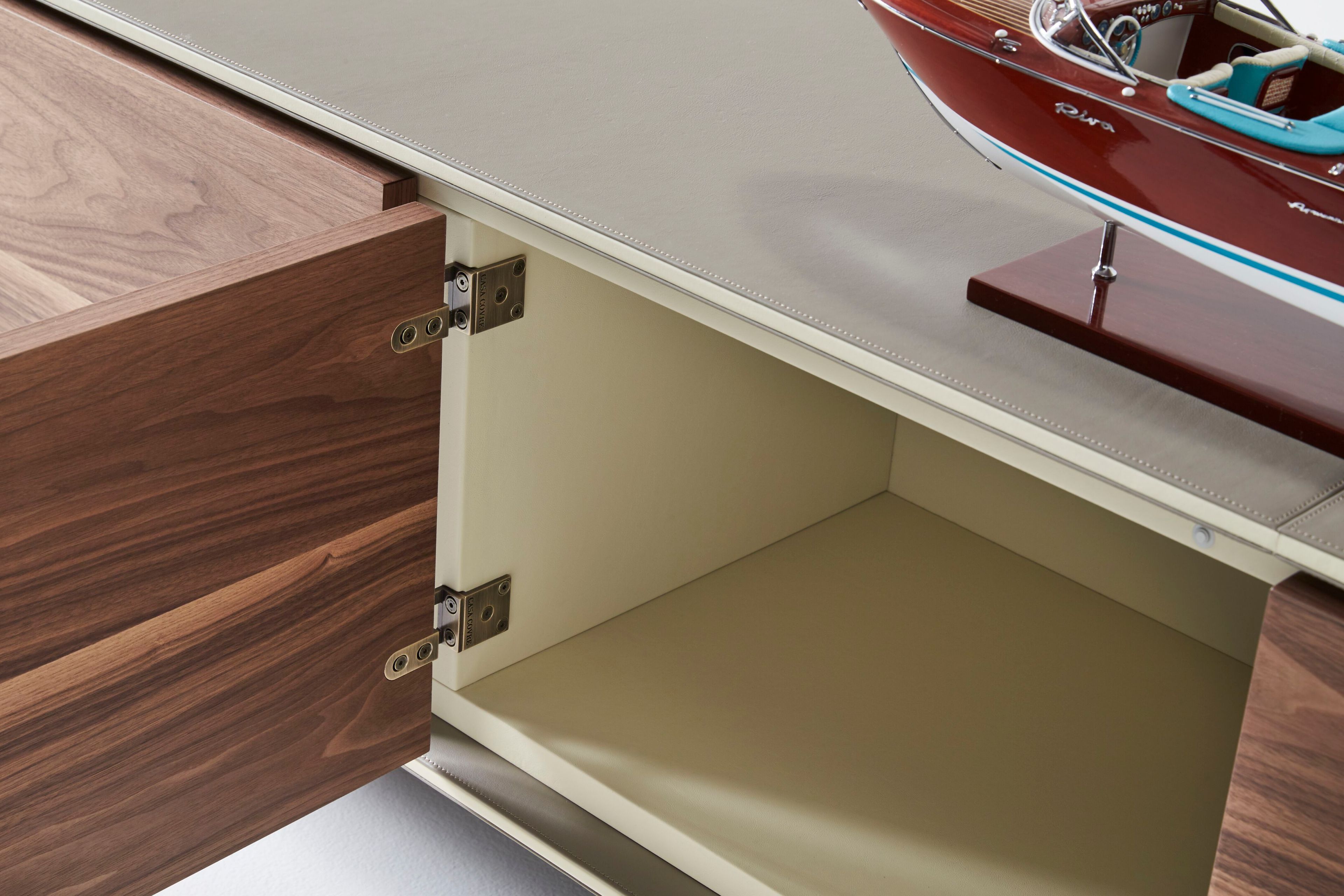 Деревянный шкаф с кожаной обивкой Casa Covre Лидо ARCH-00067071 - Вид №7