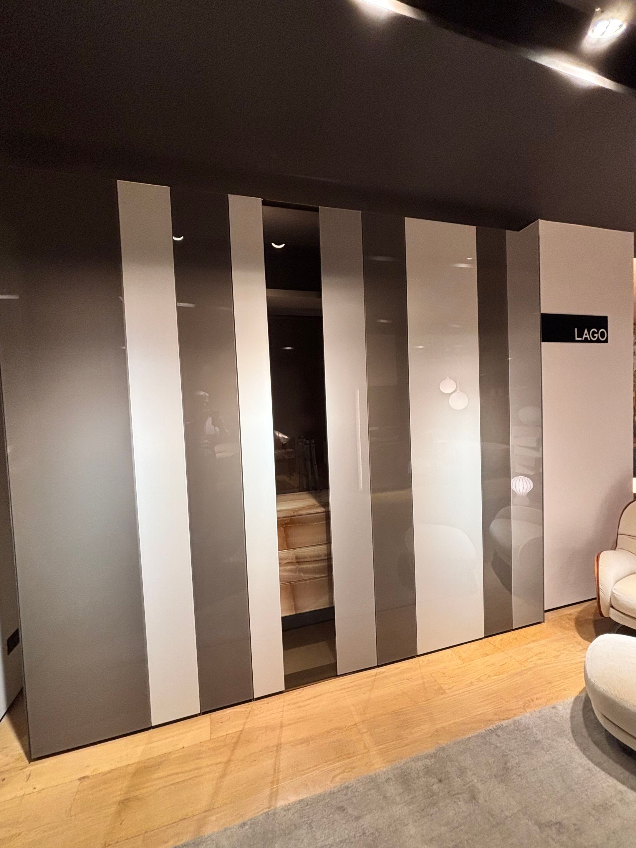 Стеклянный шкаф с комодом In Stock озеро ARCH-00048310 - Вид №2