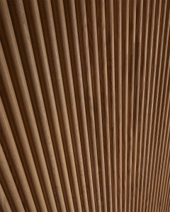 Заподлицо с дубовой стеной