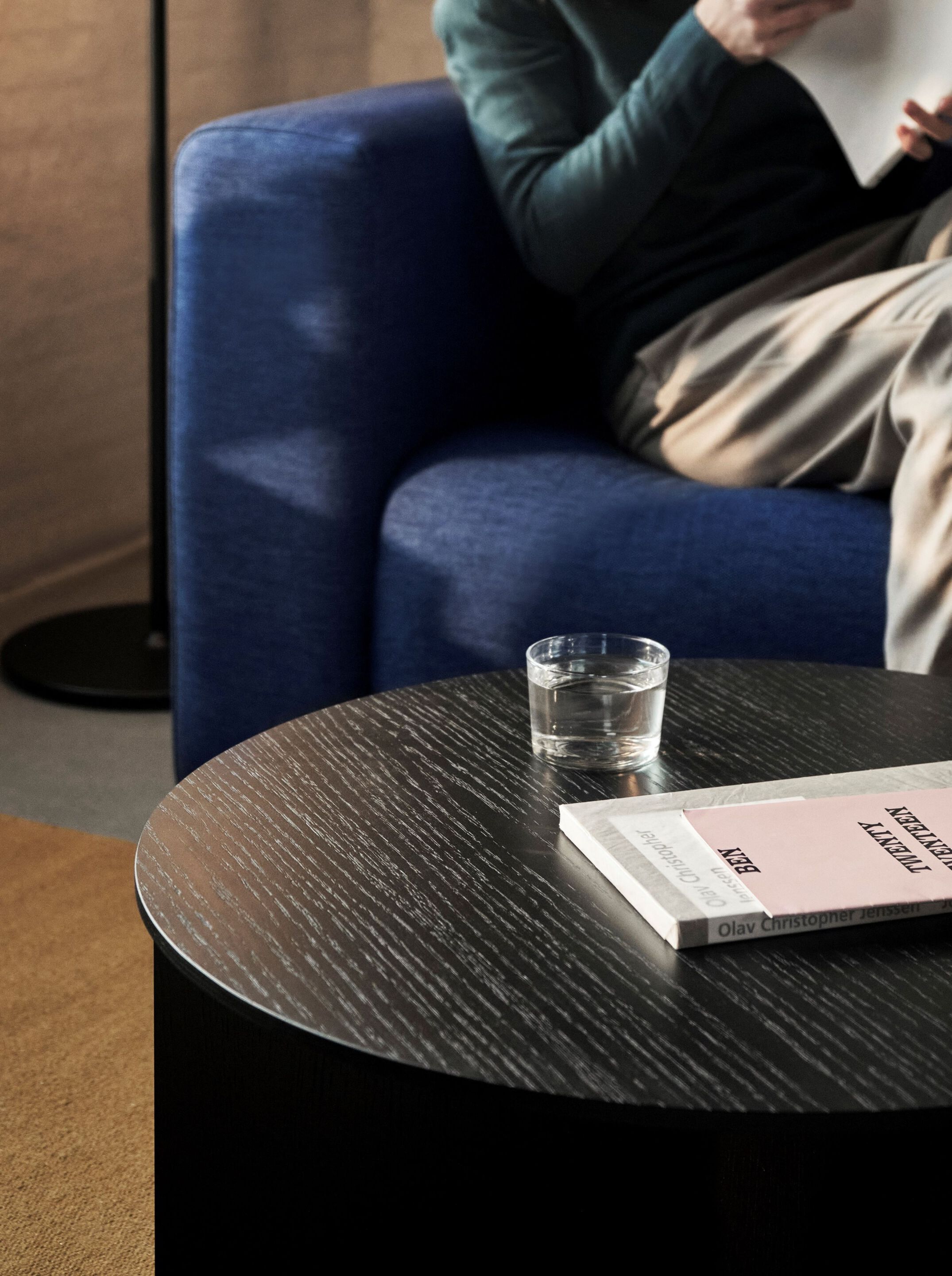 Круглый деревянный журнальный столик In Stock Hay ARCH-00017964