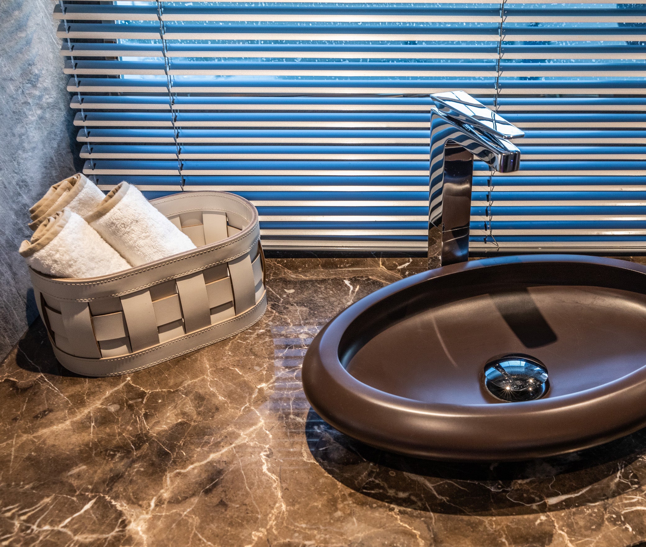 Demetra Держатель для мочалки - 25X15XH12 см / регенерированная кожа_coffee Pinetti 00.1348.082.015 - Вид №3