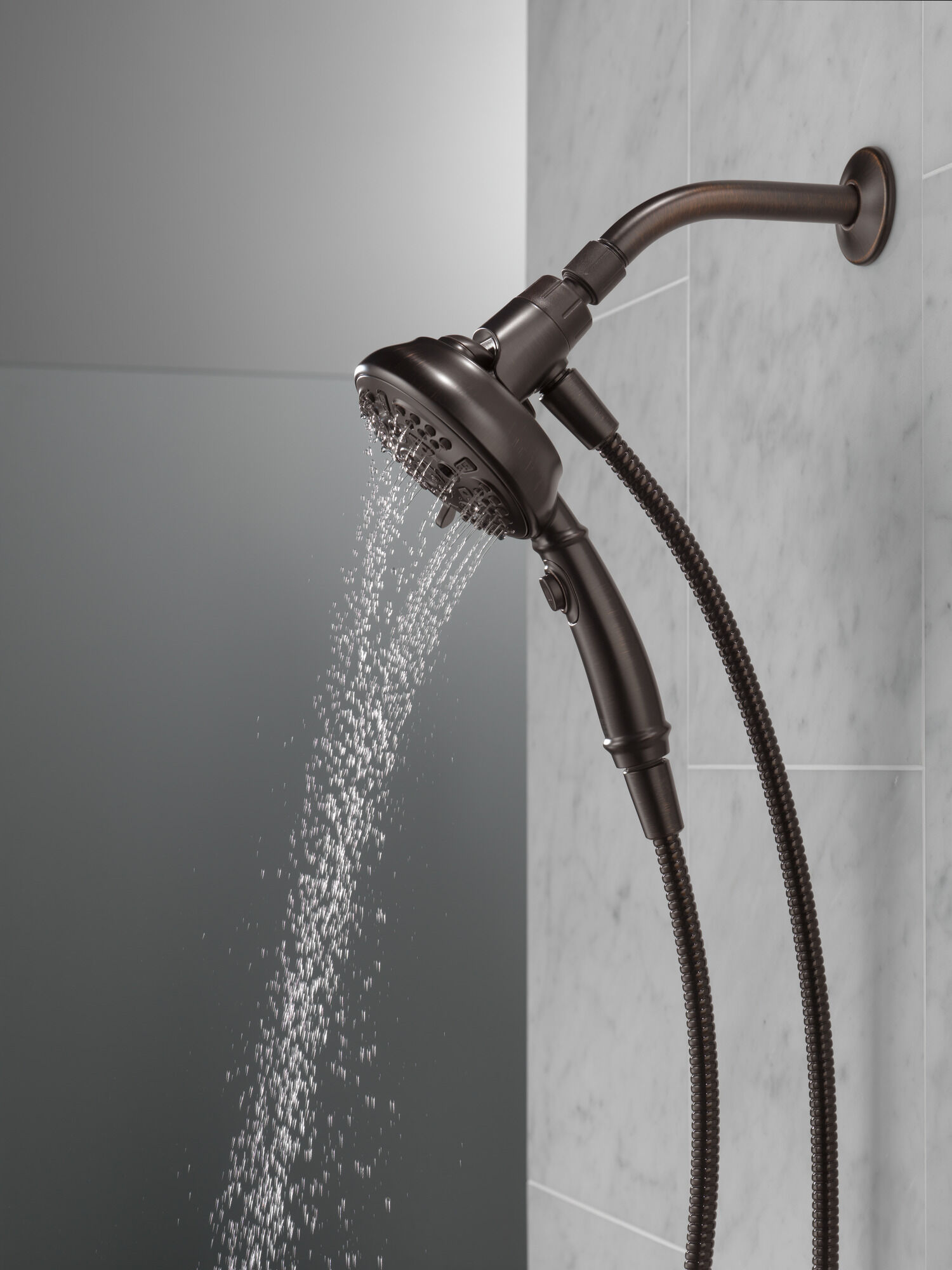 75506RB Ручной душ SureDock ™ с 7 настройками Delta Faucet DELTA Венецианская бронза - Вид №12