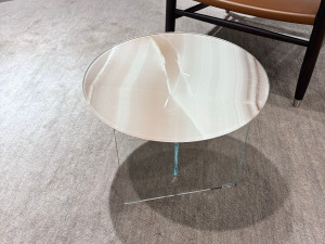 Круглый стеклянный журнальный столик