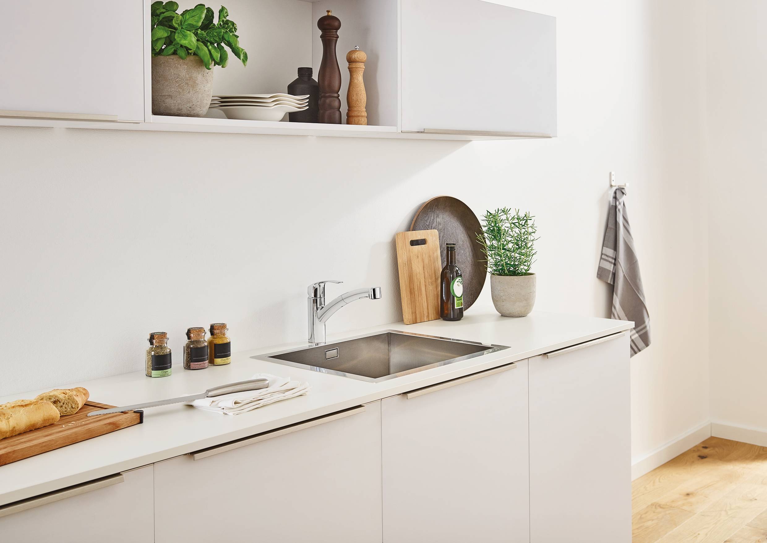 Смеситель для кухни GROHE Eurosmart с выдвижным изливом, низкий излив, хром (30305000) - Вид №6