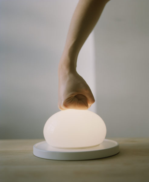 073714 Настольная лампа белая Marset Bolita 