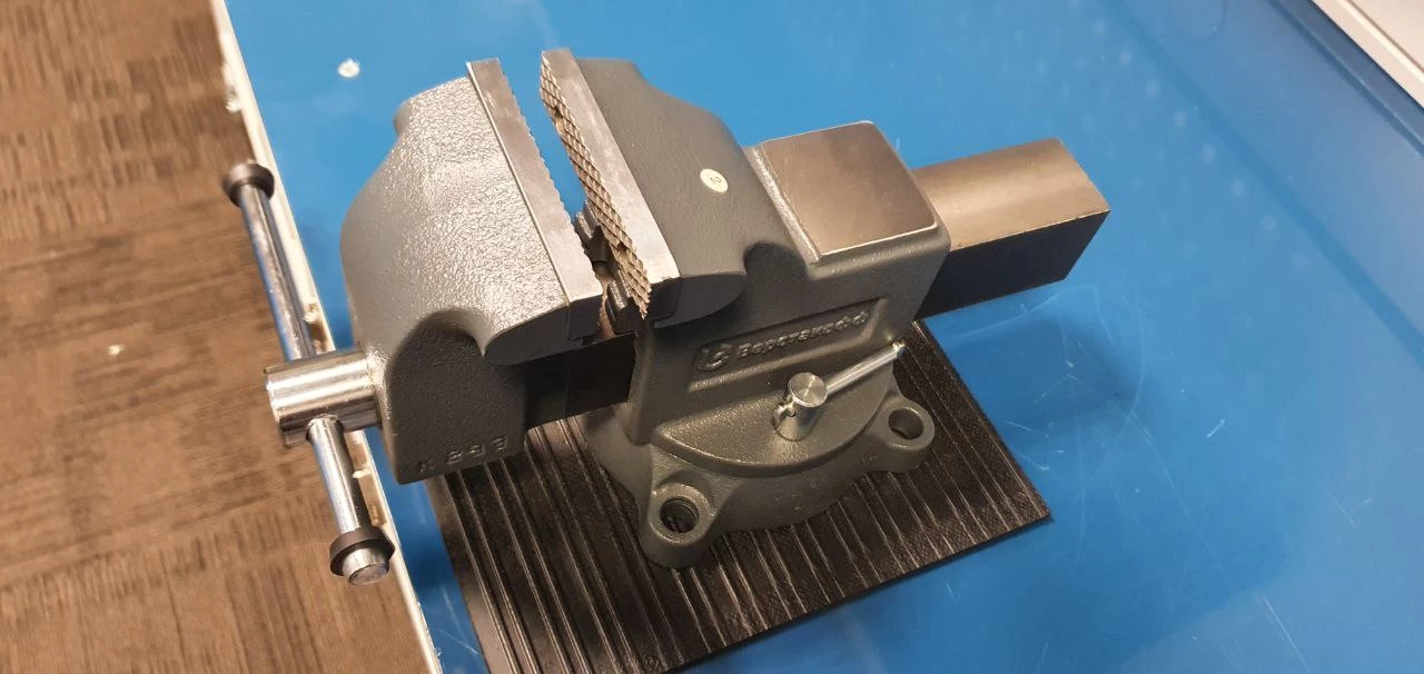 Тиски чугунные поворотные с наковальней Верстакофф S 100 BV-100 - Вид №8