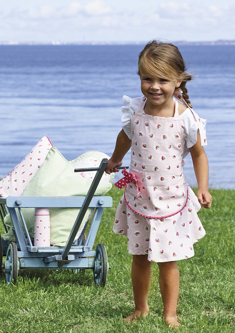 Детский фартук "W/bow Strawberry pale pink" LE-VILLAGE ДИЗАЙНЕРСКИЕ 224257 Розовый  - Вид №2