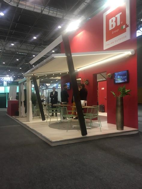 BT Group Пристроенная пергола из лиственницы со сдвижной крышкой Pergozip sun-id-1422398 - Вид №1