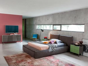 Devina Nais Мягкая двуспальная кровать со скамейкой