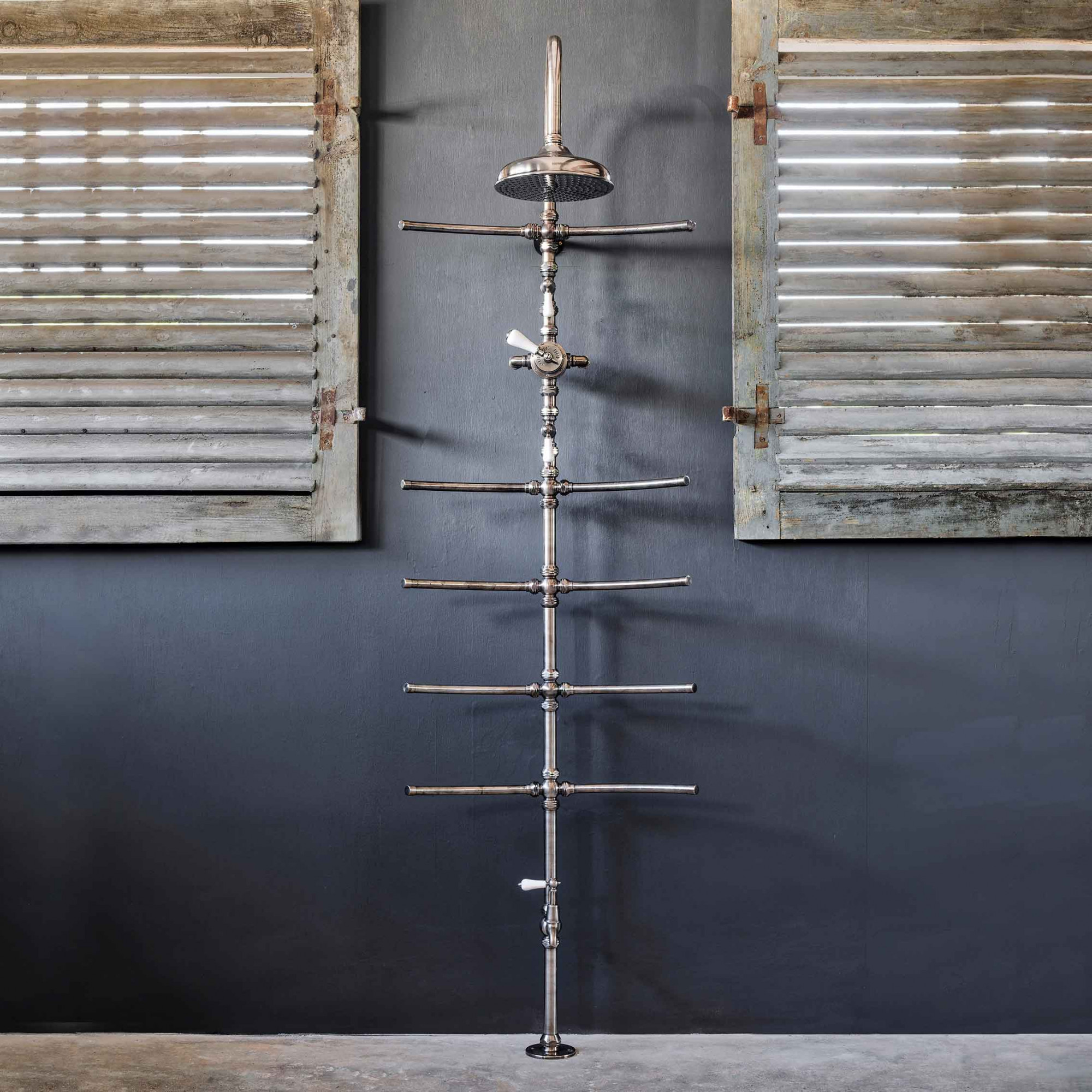 Exposed душ The Spine Catchpoleandrye 