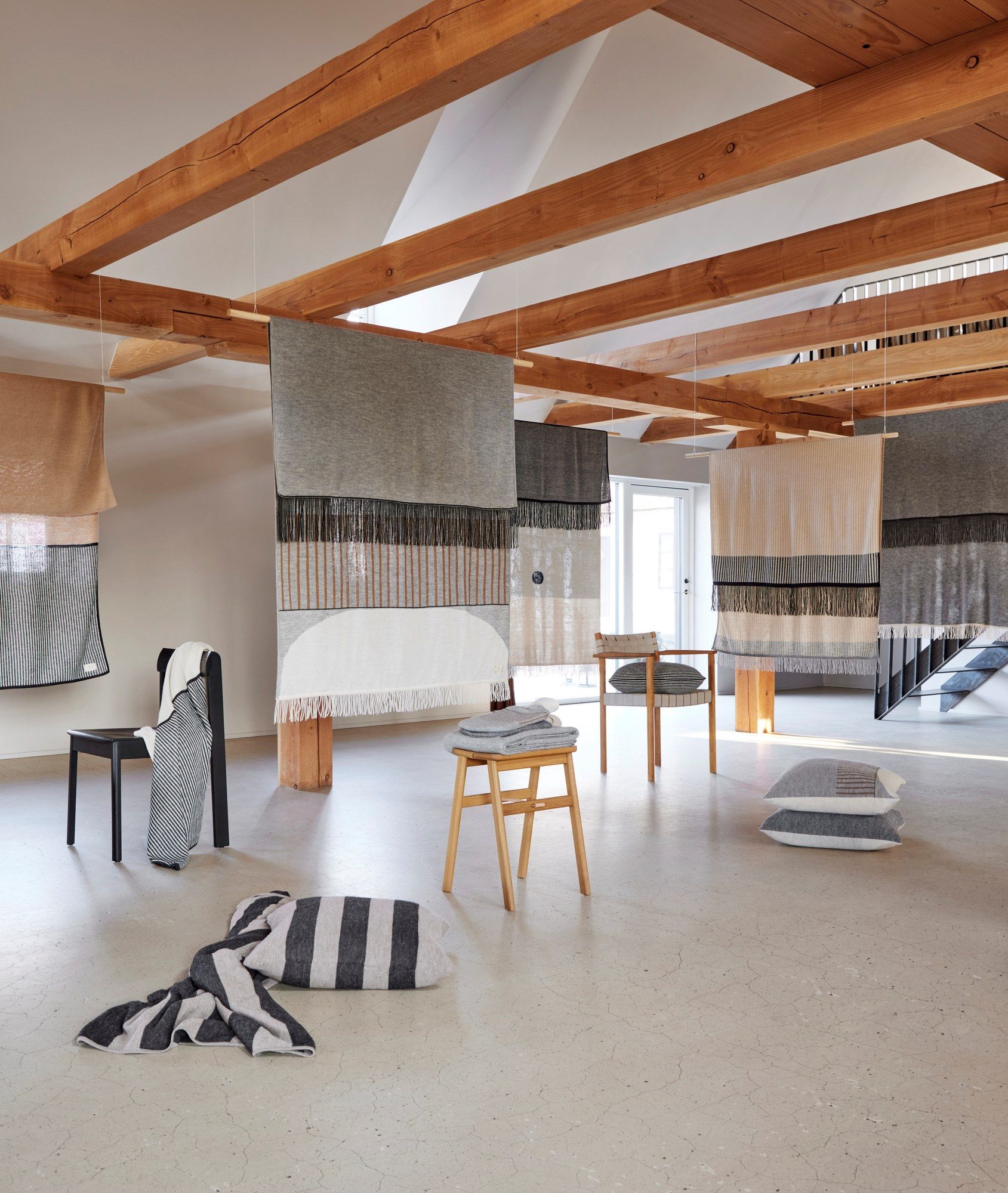 Однотонный плед из альпаки Form & Refine Aymara ARCH-00103318 - Вид №7