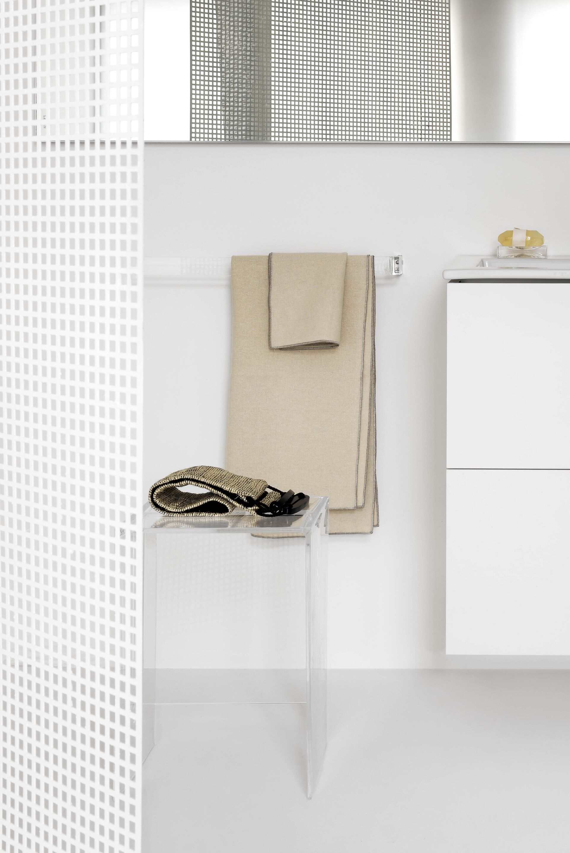 Держатель для полотенец из ПММА Kartell Kartell by Laufen ARCH-00029982 - Вид №4