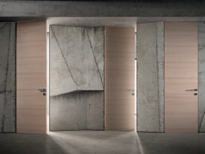 Заподлицо с дубовой стеной