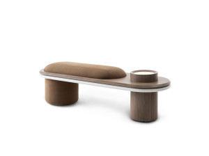 Деревянная скамья