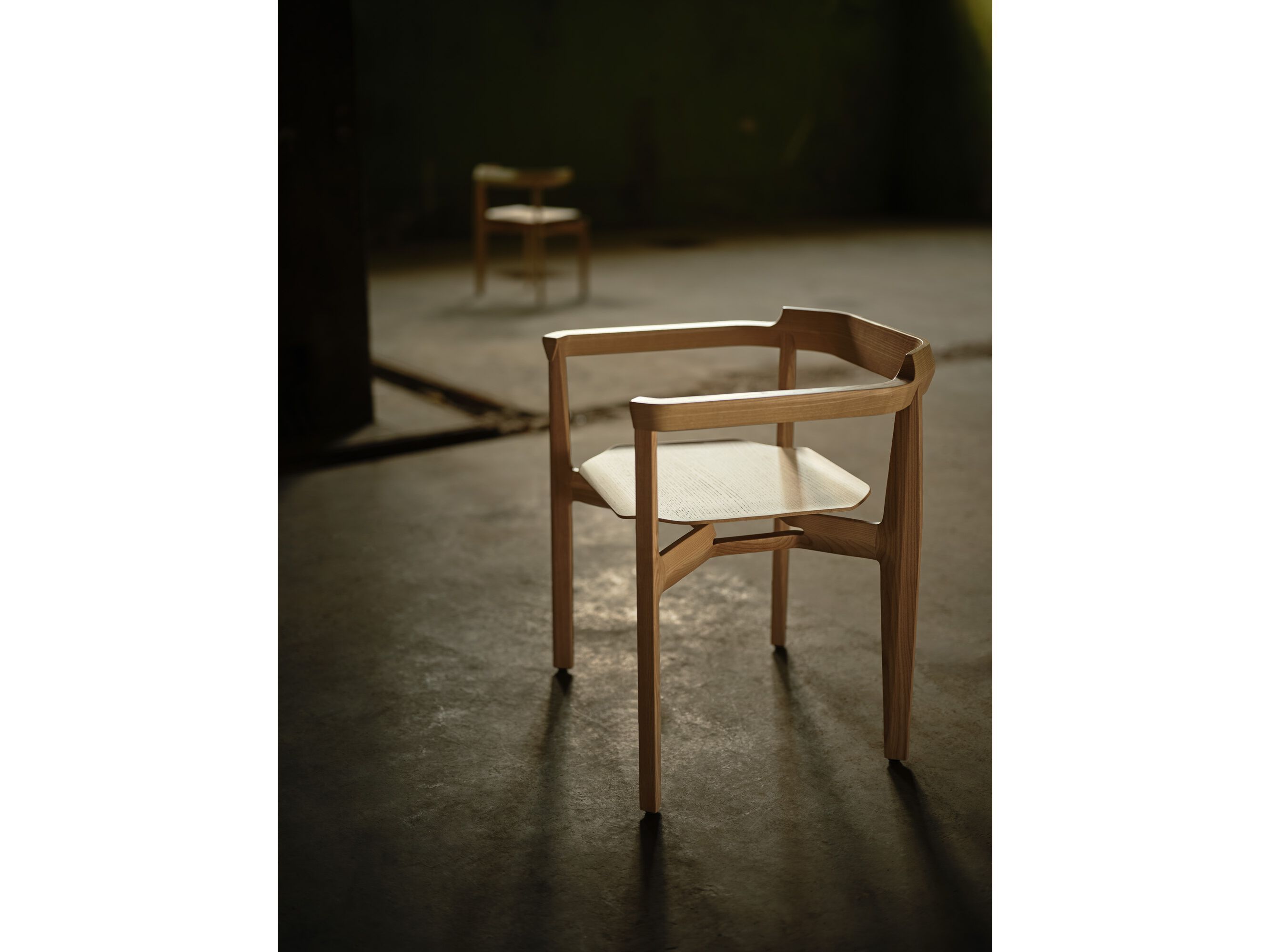 Деревянный стул с подлокотниками More Contract ARCH-00137290 - Вид №2