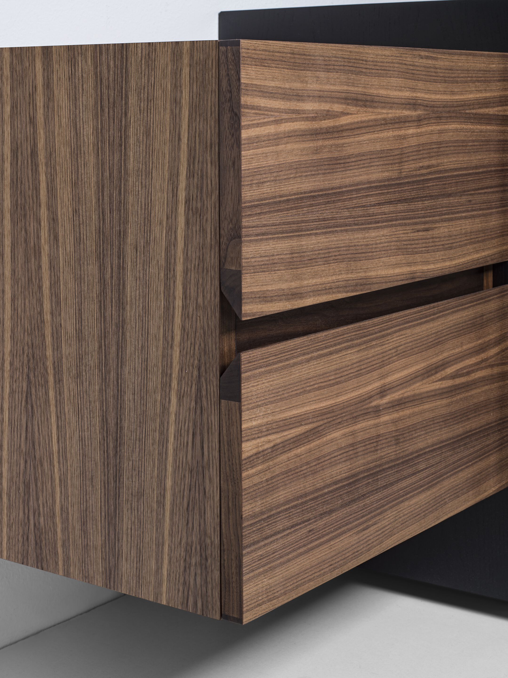 Шкаф из массива дерева с распашными дверцами и ящиками Riva 1920 APARADOX ARCH-00107281 - Вид №2