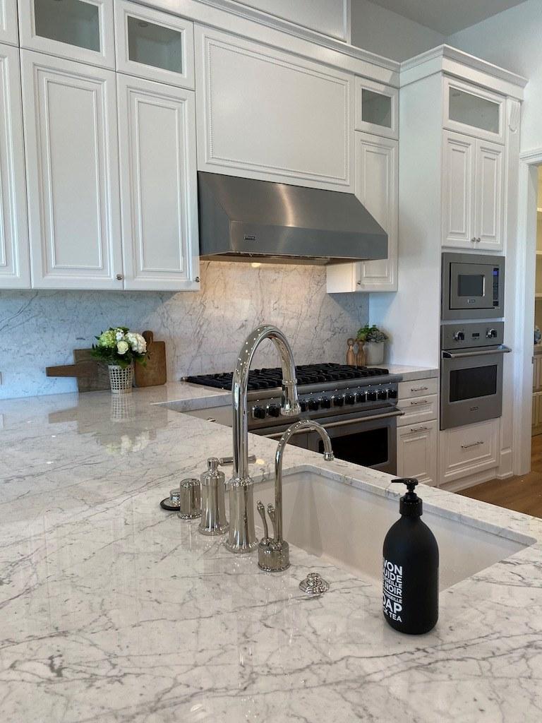 Martini Interiors Кухня на заказ из массива дерева с островком с ручками Bakersfiel sun-id-1405032 - Вид №2