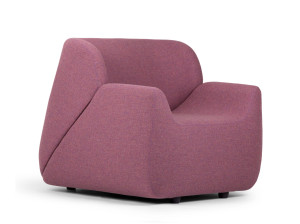 Тканевое кресло с подлокотниками